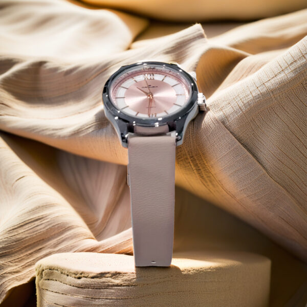 Looking for a stylish ladies watch to match your every outfit? Look no further. This little number comes with 2 strap lengths; for the office and those Friday nights. Quick release straps means you can change your style on-the-go and choose from a wide range of colours! Add a final touch with your favourite photo.