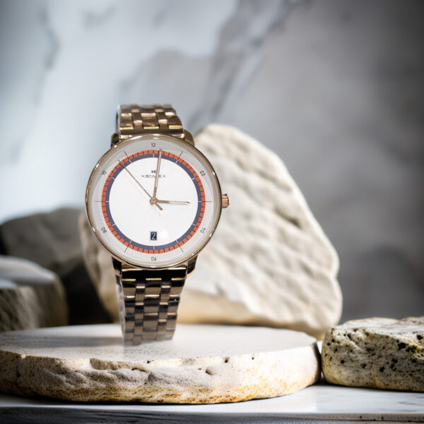 Looking for a stylish ladies watch to match your every outfit? Look no further. This little number comes with 2 strap lengths; for the office and those Friday nights. Quick release straps means you can change your style on-the-go and choose from a wide range of colours! Add a final touch with your favourite photo.